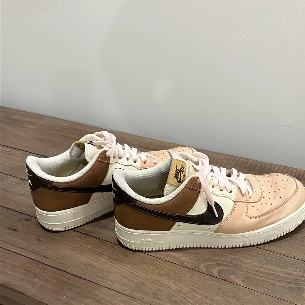 Nike Air Force 1 Low in Tan and Cream with Pink Accents - Picture 6 of 9